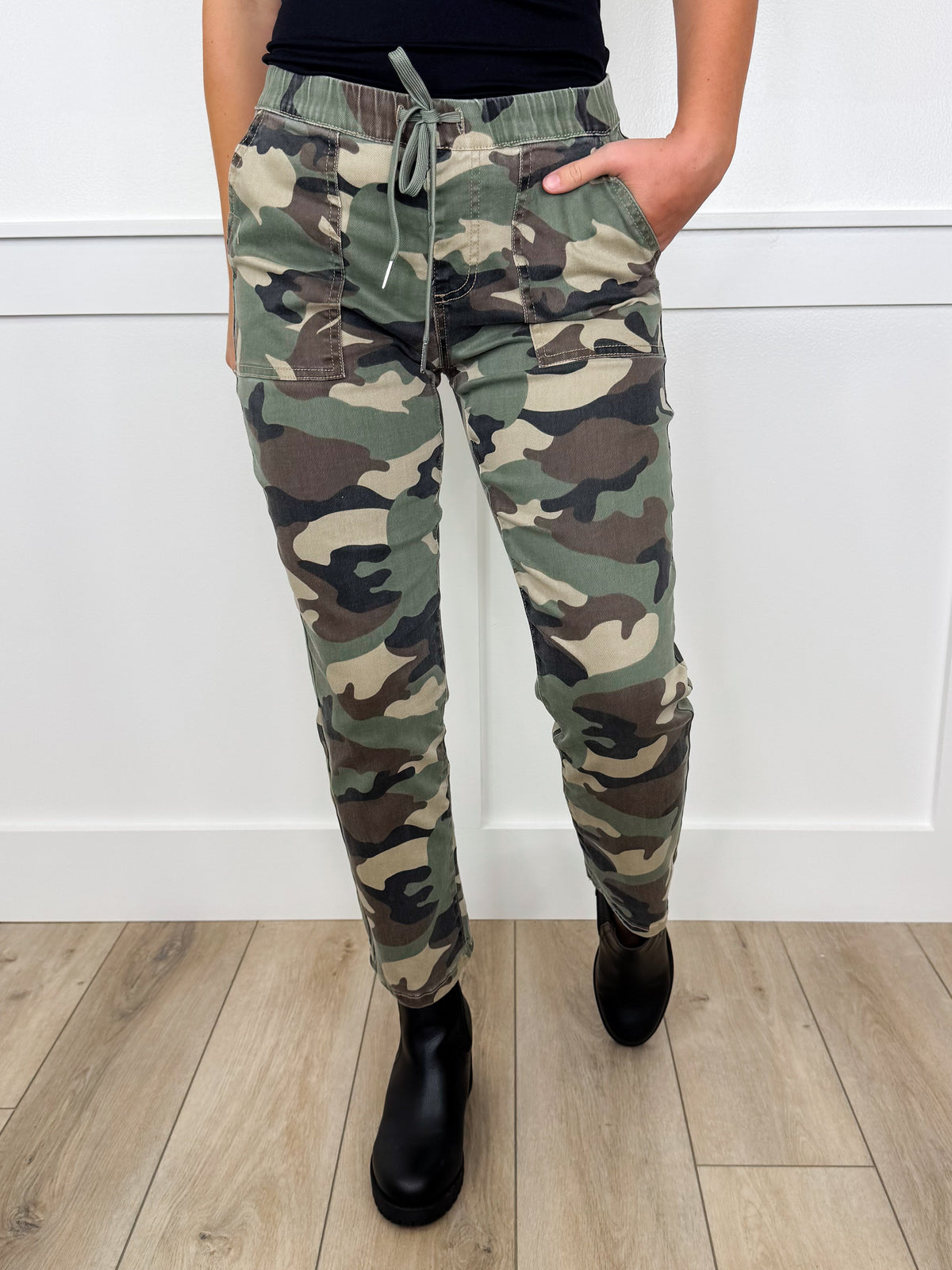 Liv High Rise Cropped Slim Fit Pull-On Jeans